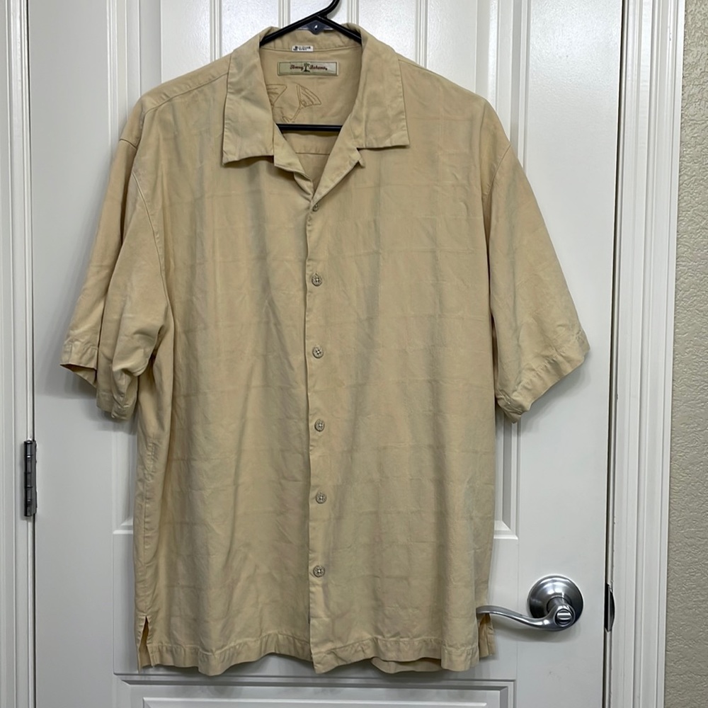 Tommy‎ Bahama Men's Silk Yellow shirt Button Up Size Large.
